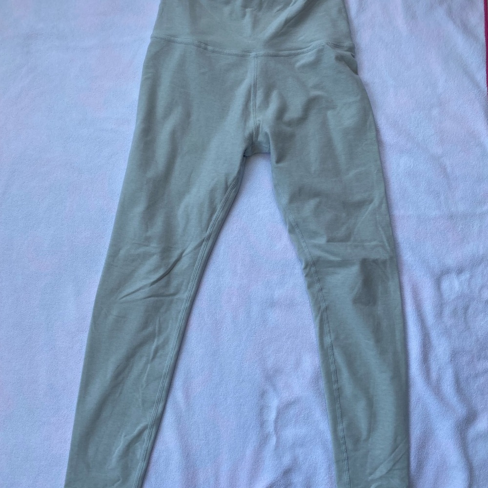 Beyond Yoga Women’s high-waist mint spacedye leggings. Size M.